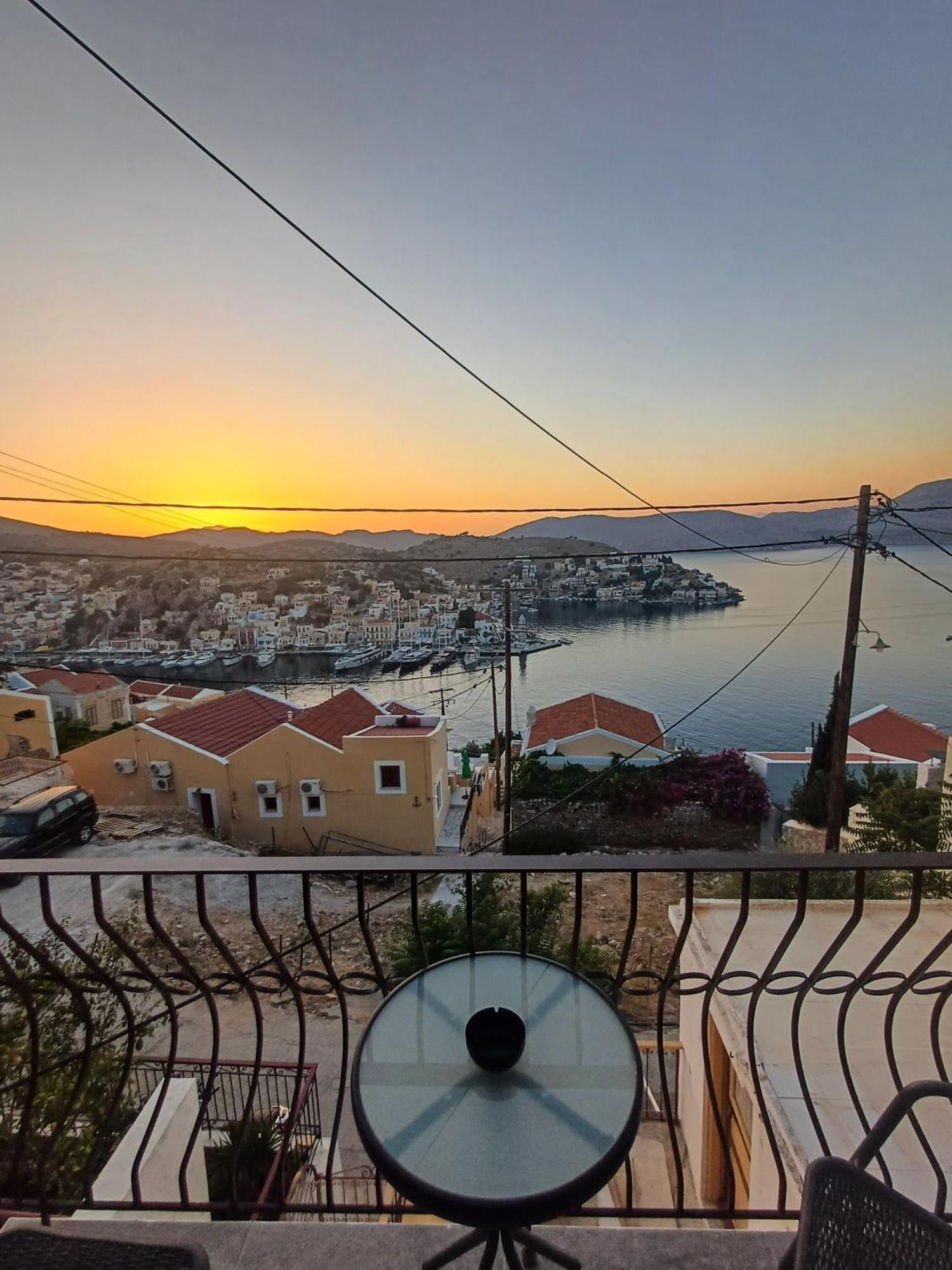 Duchess Harbour View Apartment Sými Luaran gambar