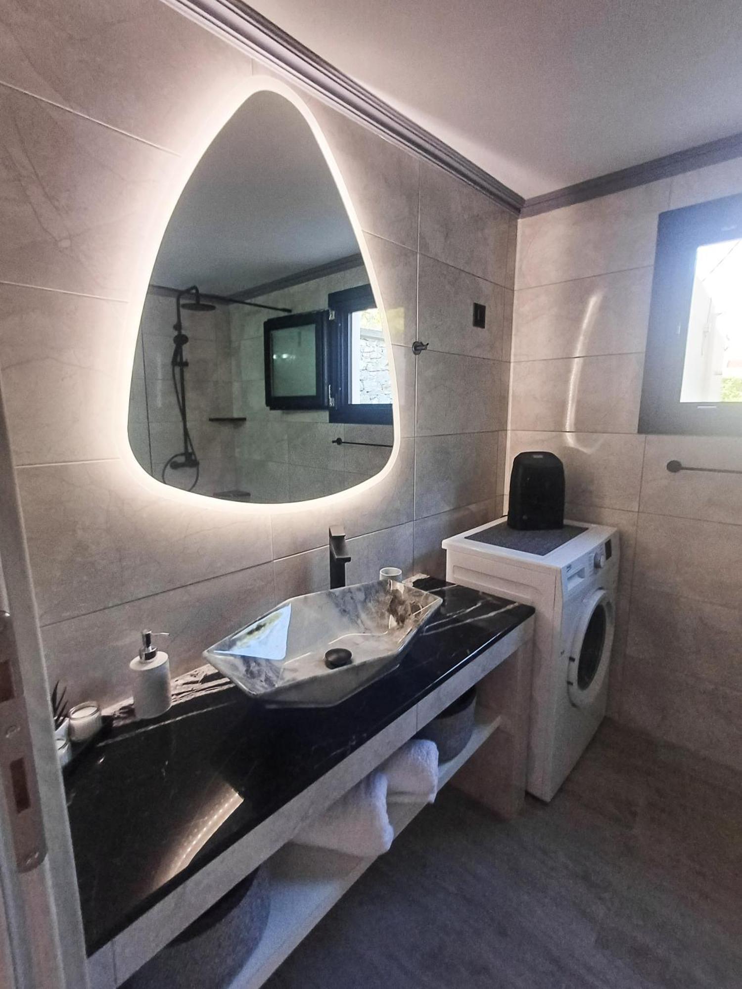 Duchess Harbour View Apartment Sými Luaran gambar