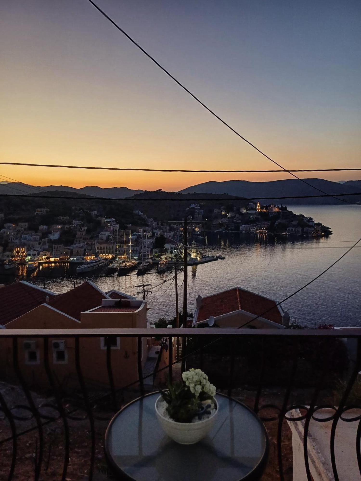 Duchess Harbour View Apartment Sými Luaran gambar